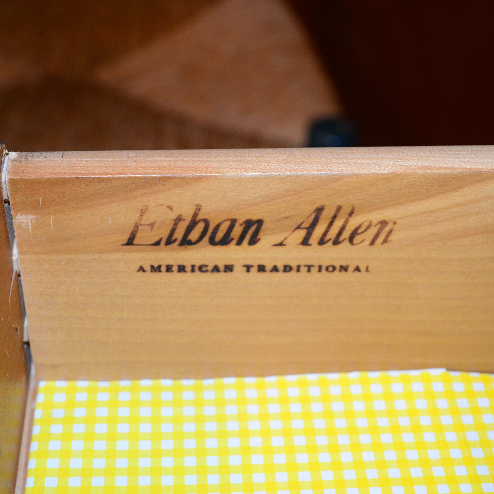 Ethan Allen Dresser With Mirror