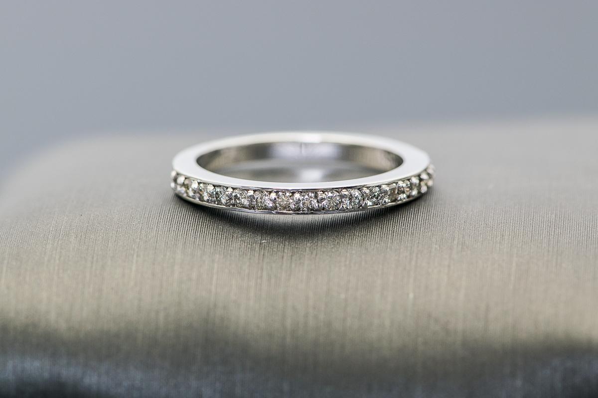 18K White Gold and Diamond Band