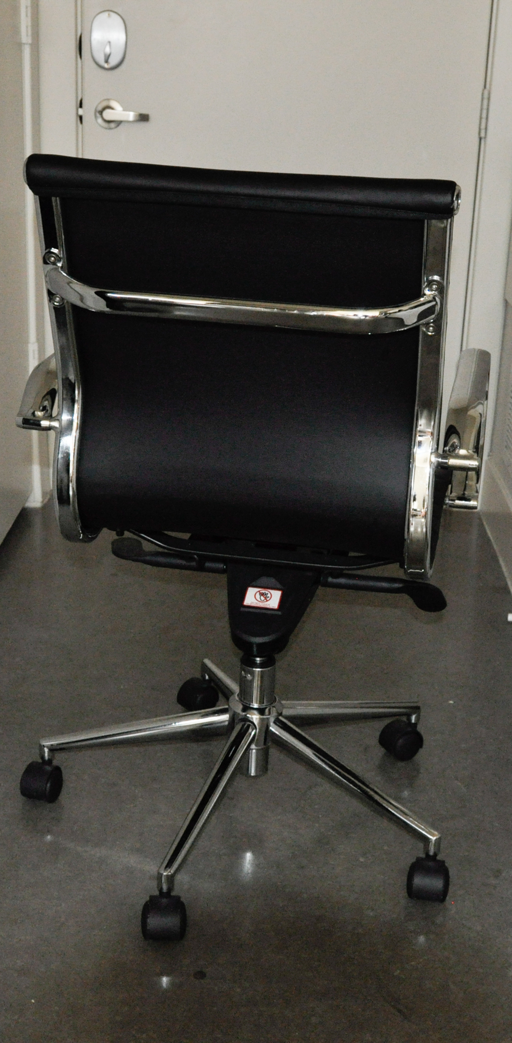 Reproduction of a Herman Miller Eame Aluminum Group Office Chair