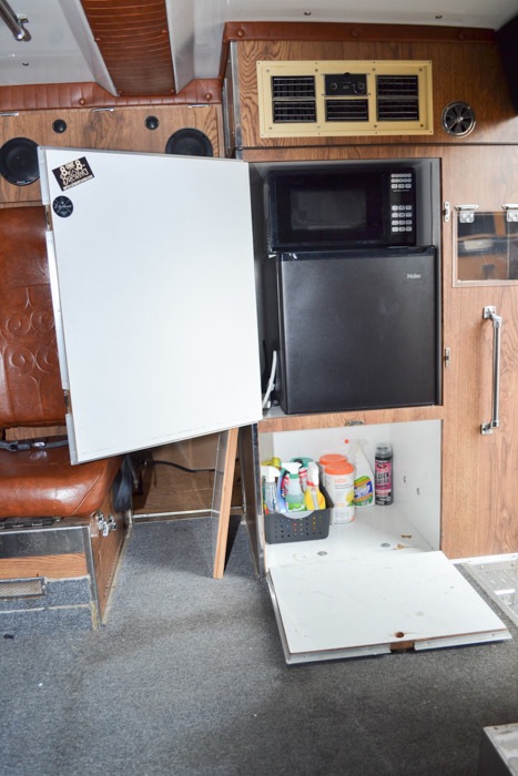 1985 Ford Ambulance Converted To "Vape" Truck