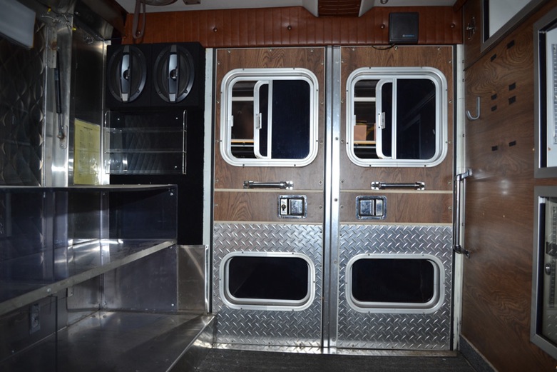 1985 Ford Ambulance Converted To "Vape" Truck
