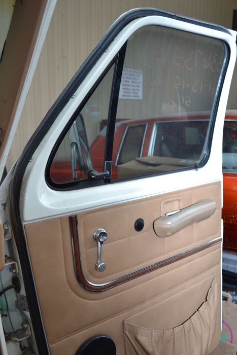 1985 Ford Ambulance Converted To "Vape" Truck