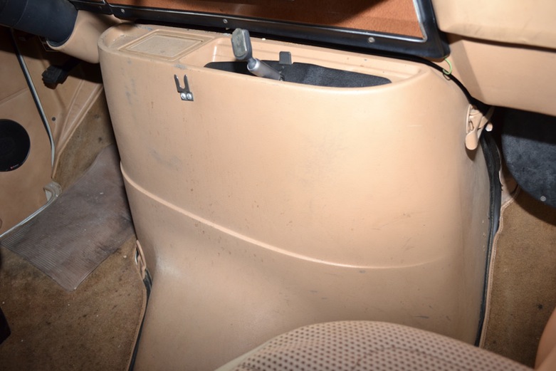 1985 Ford Ambulance Converted To "Vape" Truck