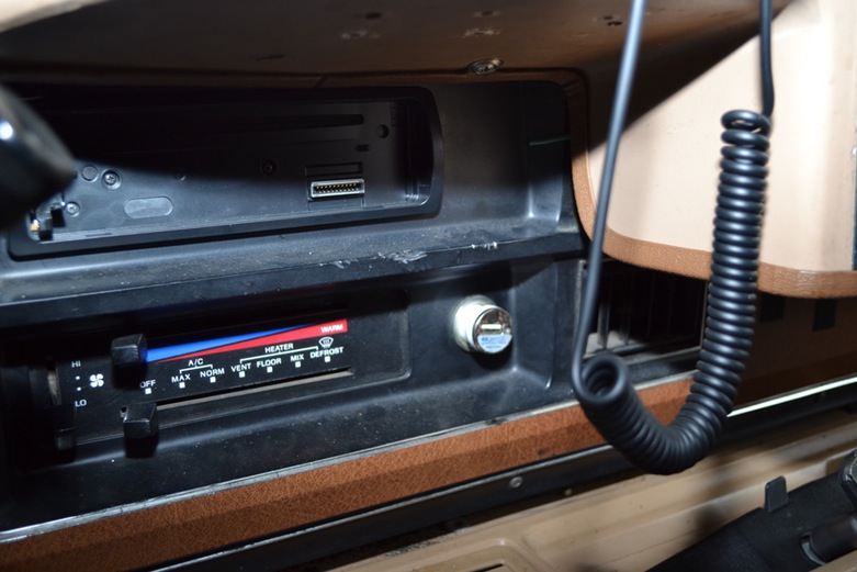 1985 Ford Ambulance Converted To "Vape" Truck