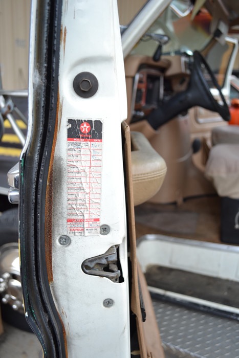 1985 Ford Ambulance Converted To "Vape" Truck