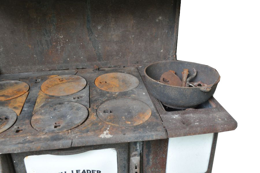 Antique Royal Leader Cast Iron Stove