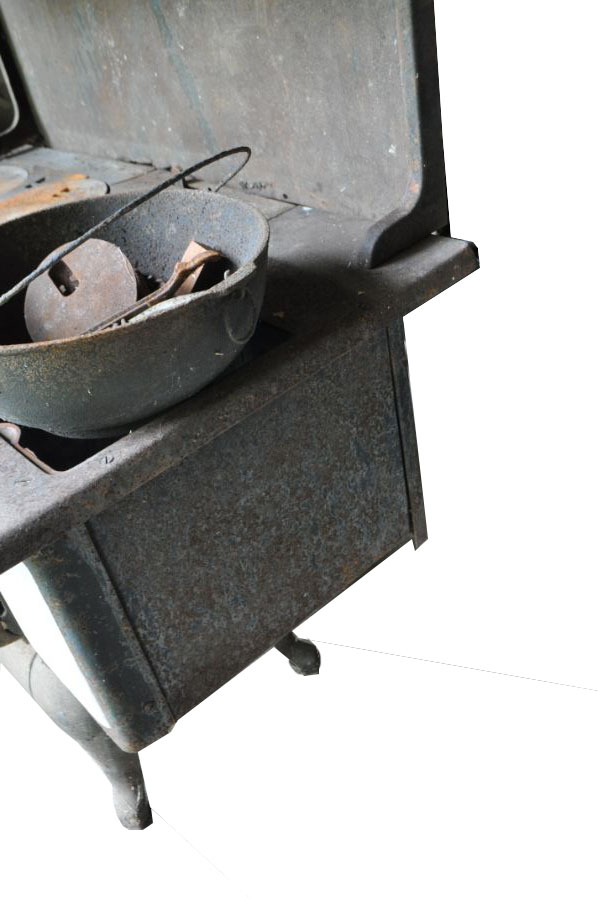 Antique Royal Leader Cast Iron Stove