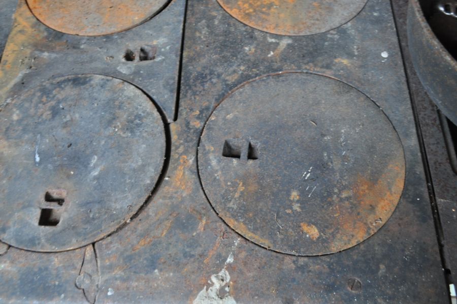 Antique Royal Leader Cast Iron Stove