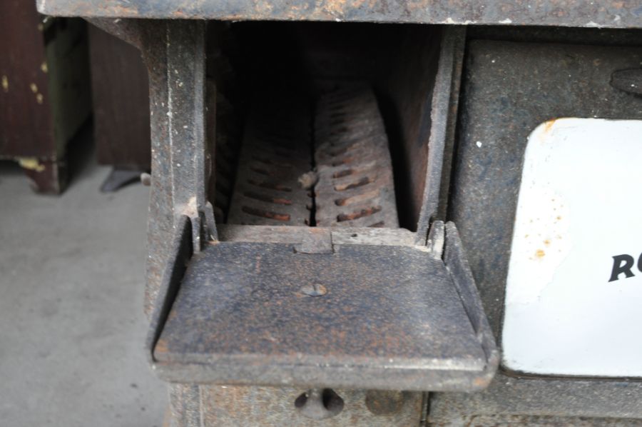 Antique Royal Leader Cast Iron Stove