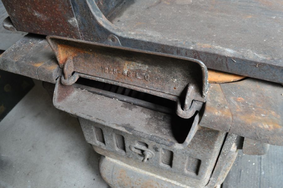 Antique Royal Leader Cast Iron Stove