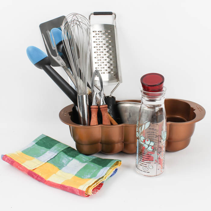 Baking Pan and Utensils Assortment