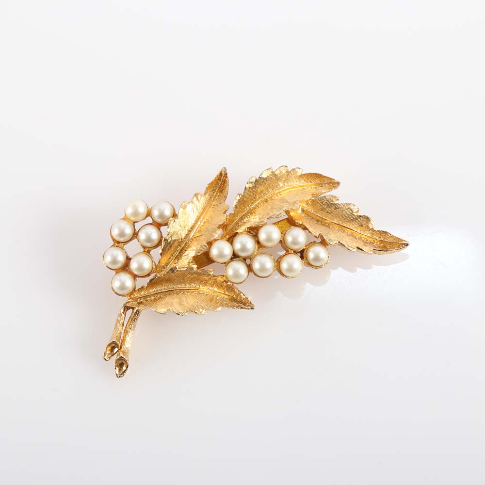 Vintage Costume Brooches Including Sarah Coventry