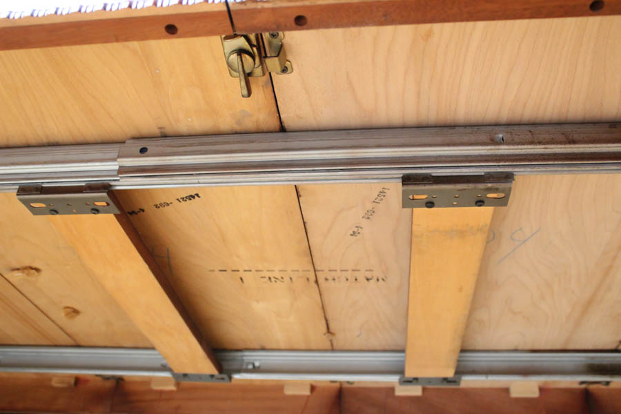 Mahogany Thomasville Dining Table and Chairs