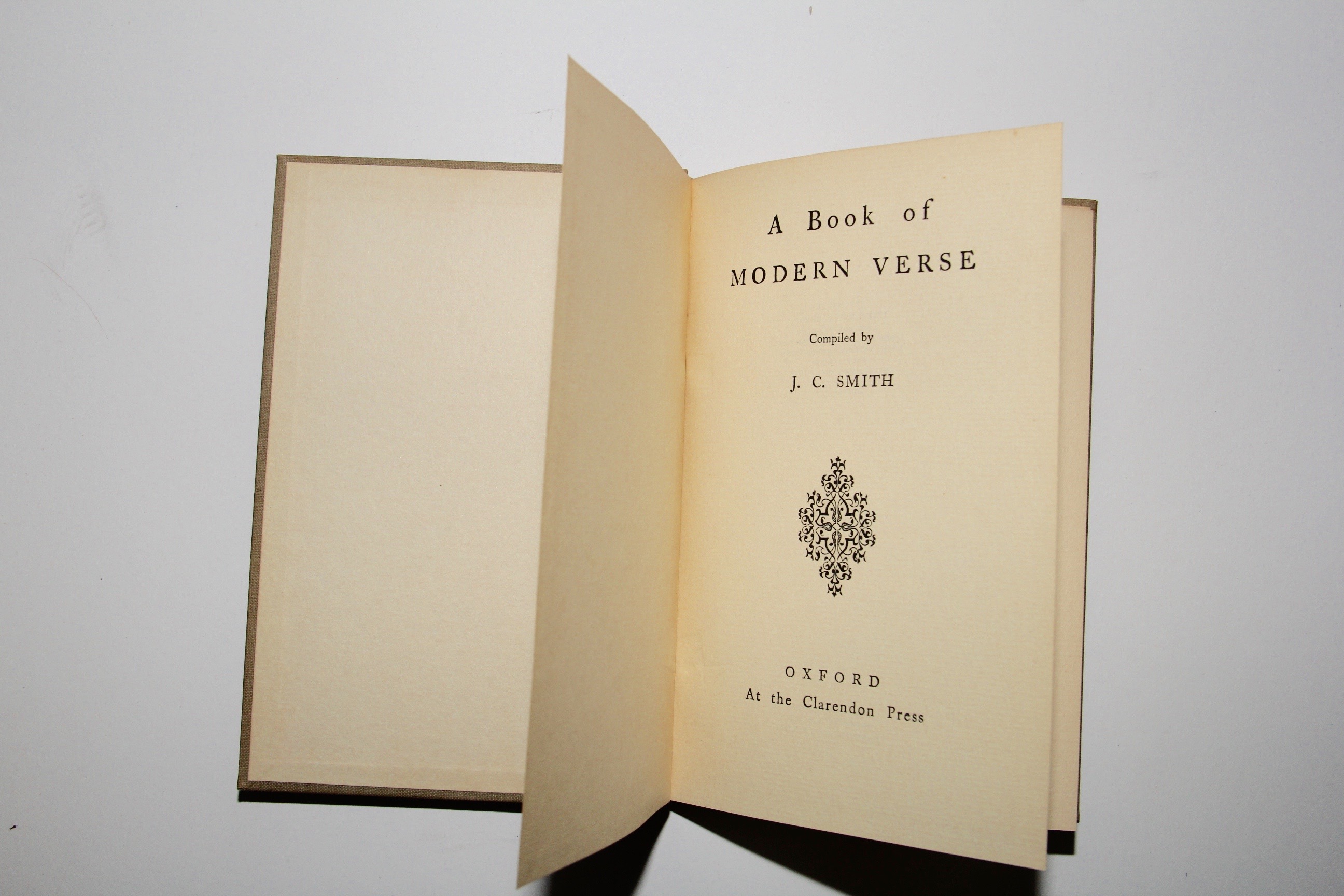 Pair of Oxford Book of Modern Verse