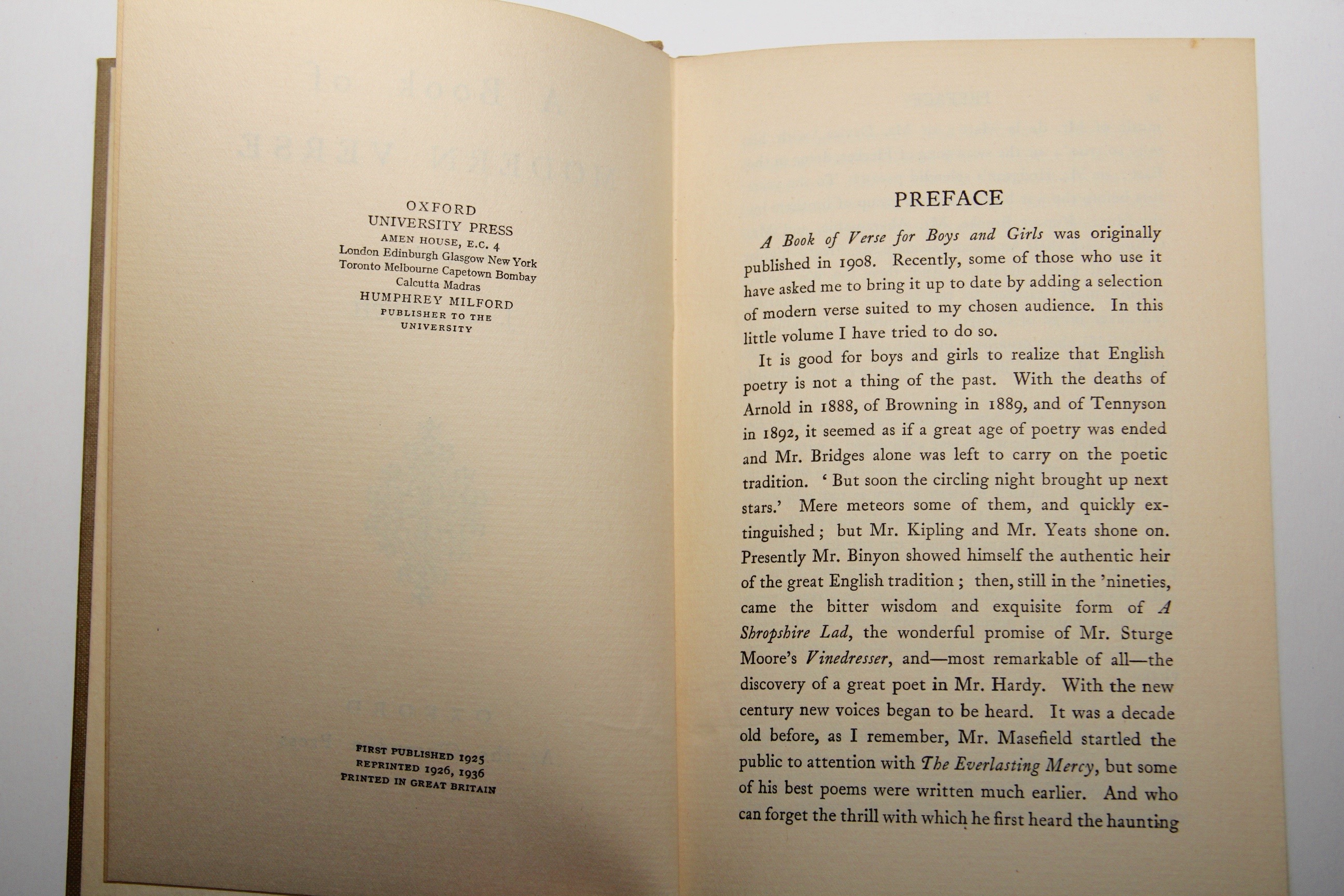 Pair of Oxford Book of Modern Verse