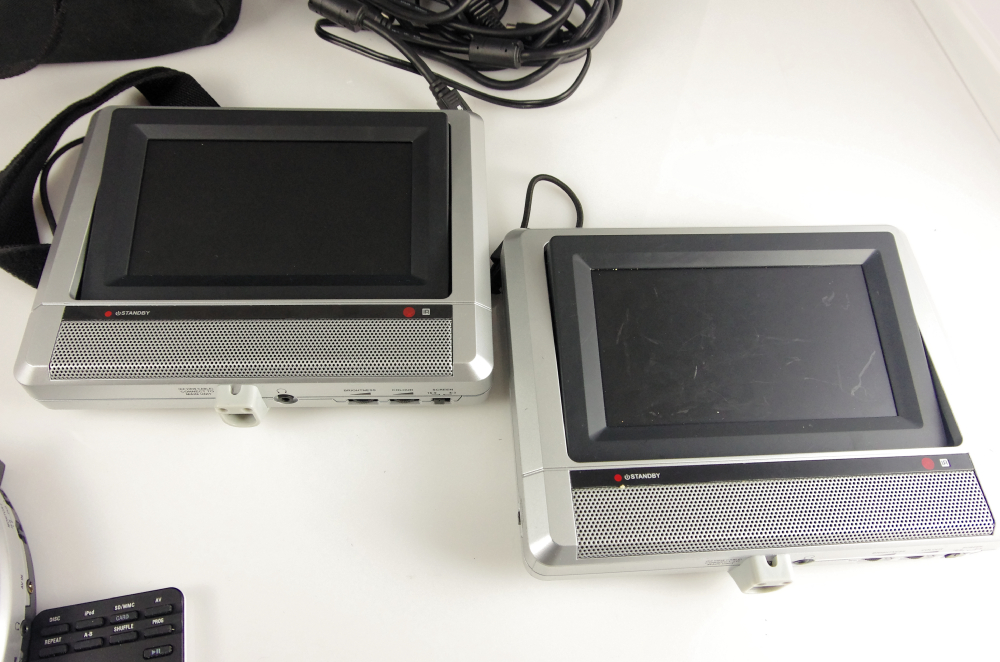 Dual Screen Mobile DVD System