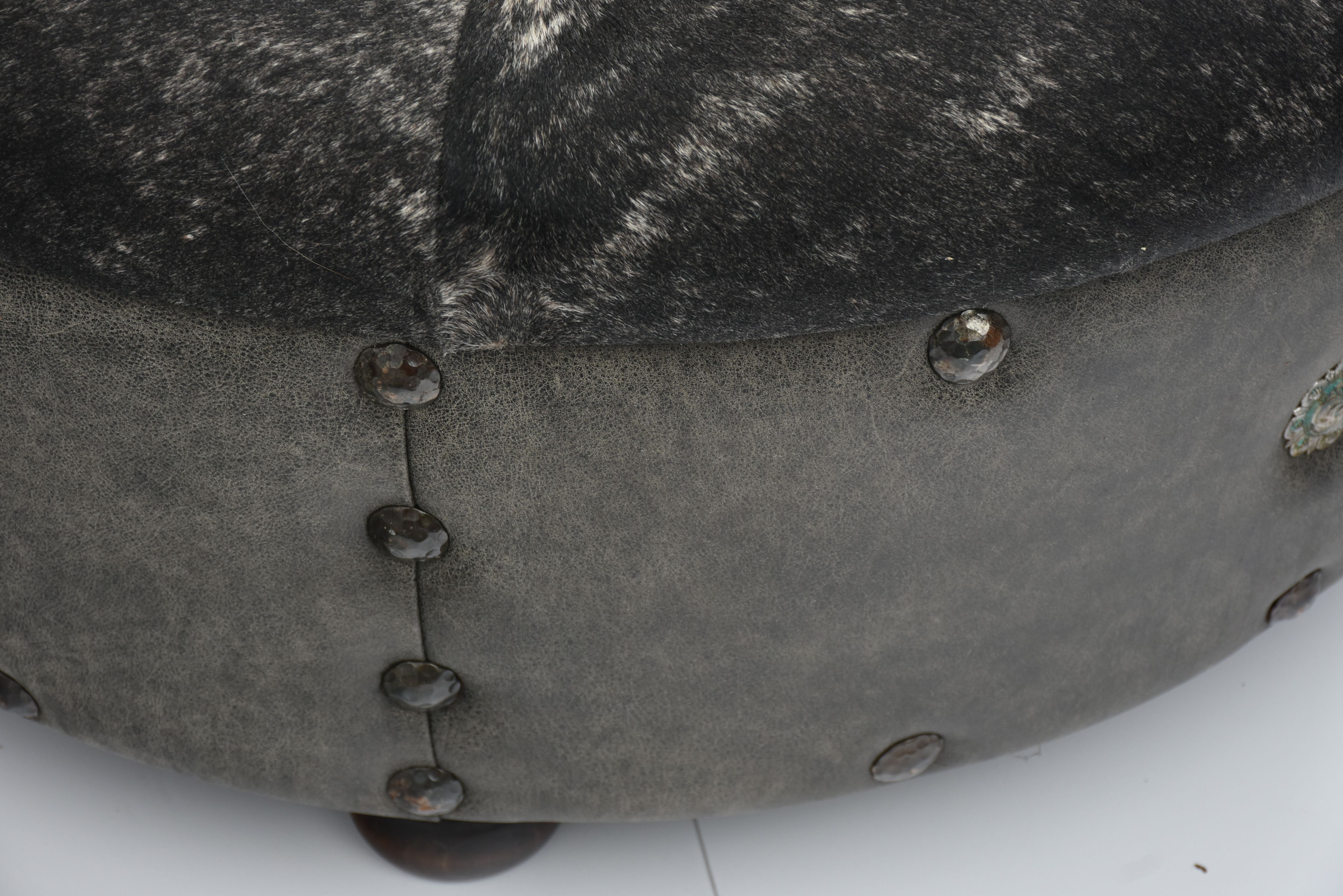 Round Cowhide Ottoman Seat