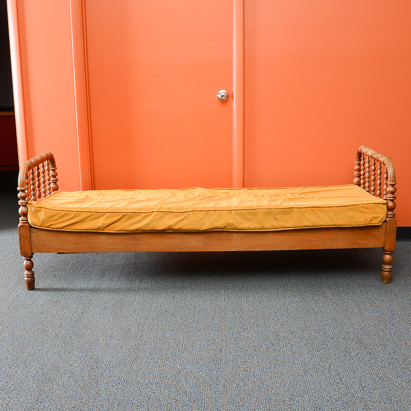 Antique Jenny Lind Day Bed
