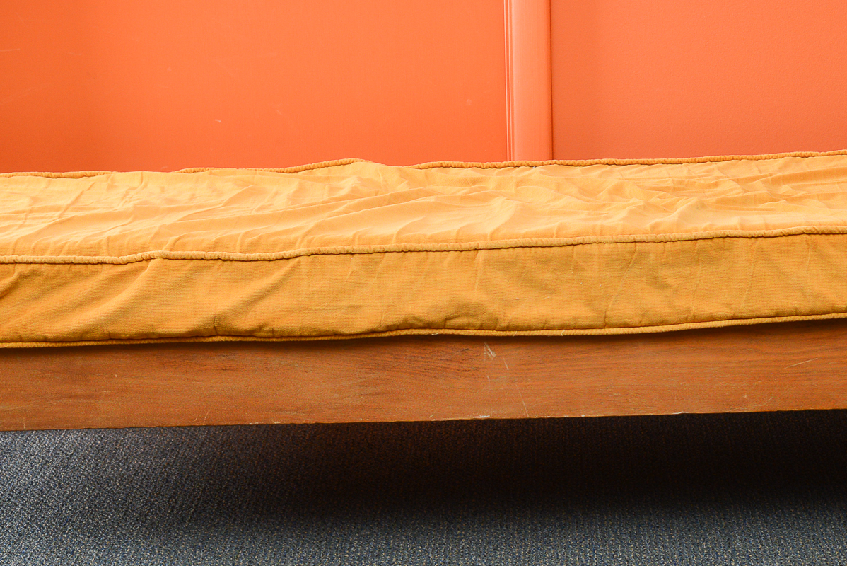 Antique Jenny Lind Day Bed