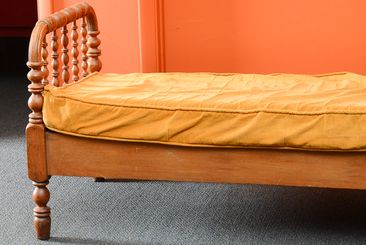 Antique Jenny Lind Day Bed