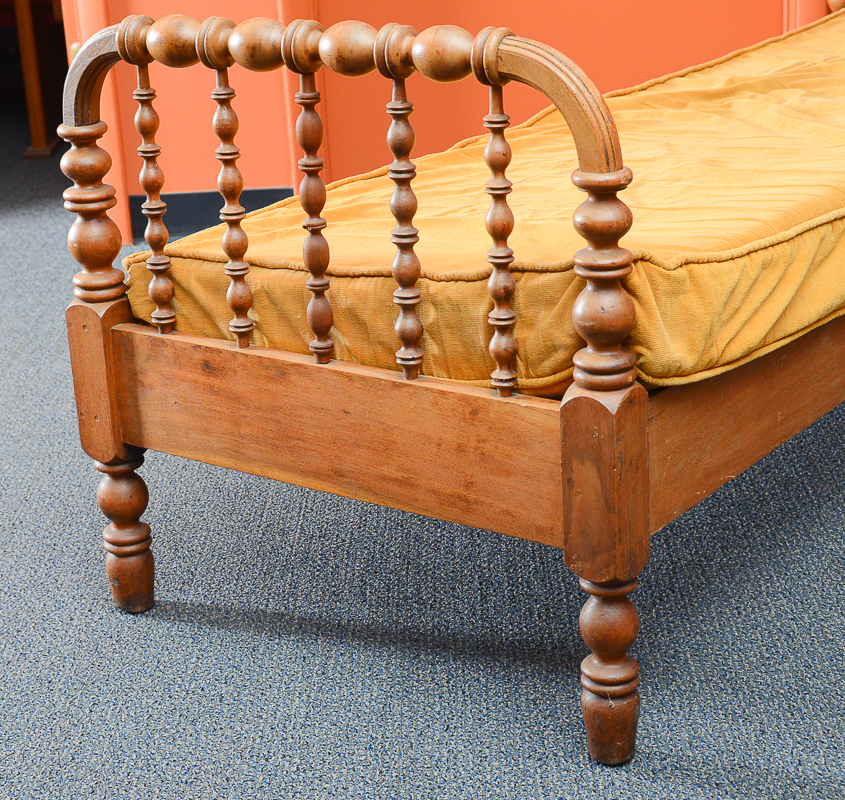 Antique Jenny Lind Day Bed