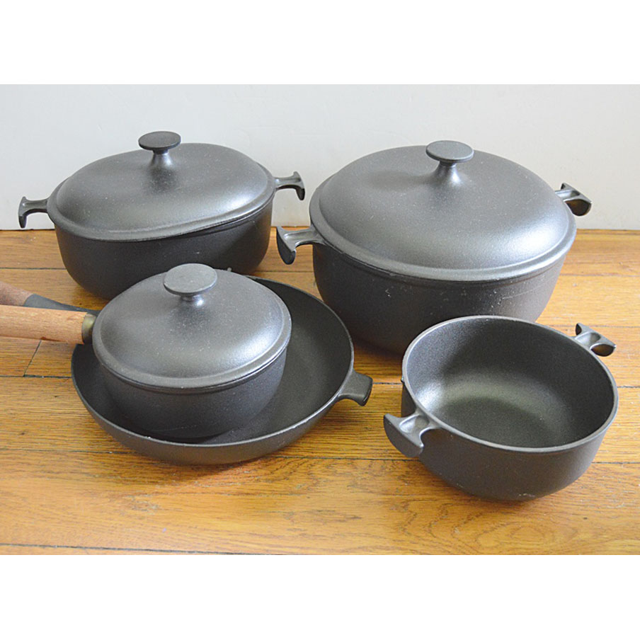 Le Creuset Cast Iron Cookware Set