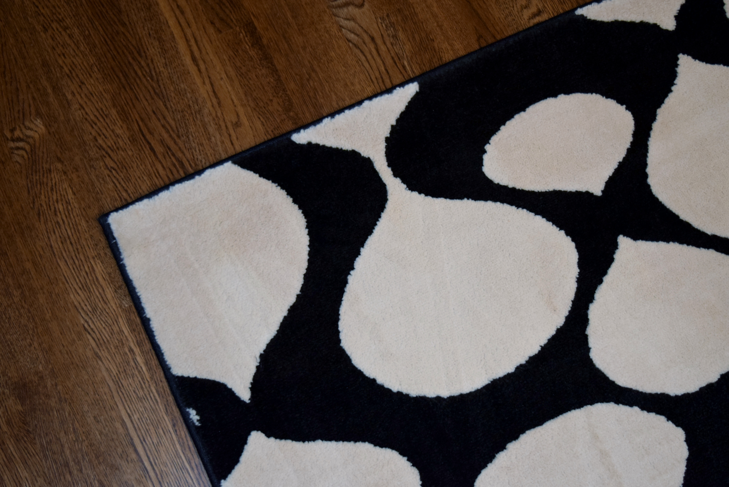 Black and White Contemporary Abstract Area Rug