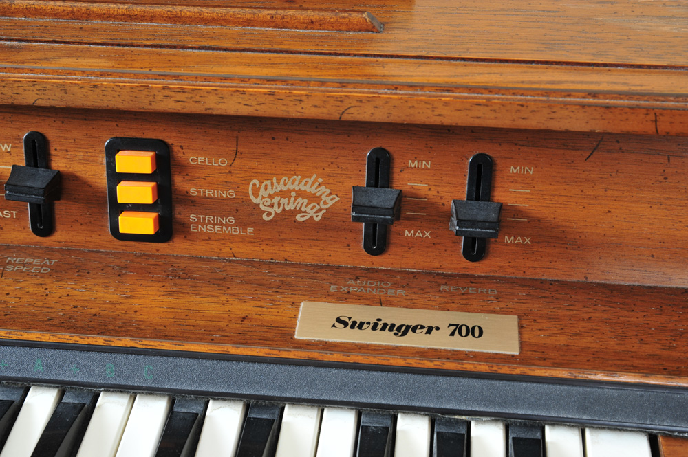 Kimball Swinger 700 Electric Organ "The Entertainer III"