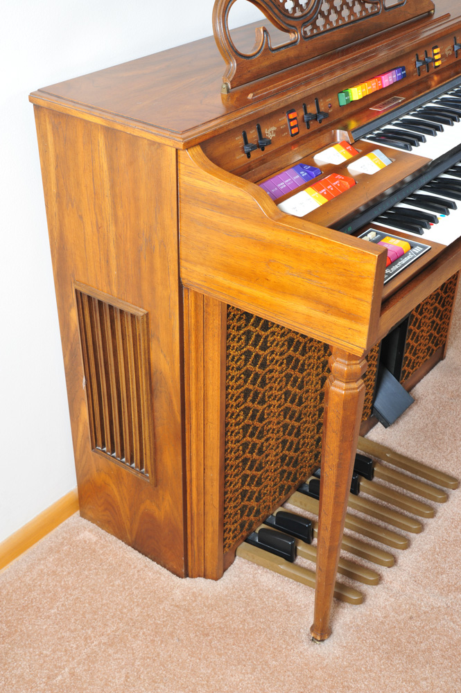 Kimball Swinger 700 Electric Organ "The Entertainer III"