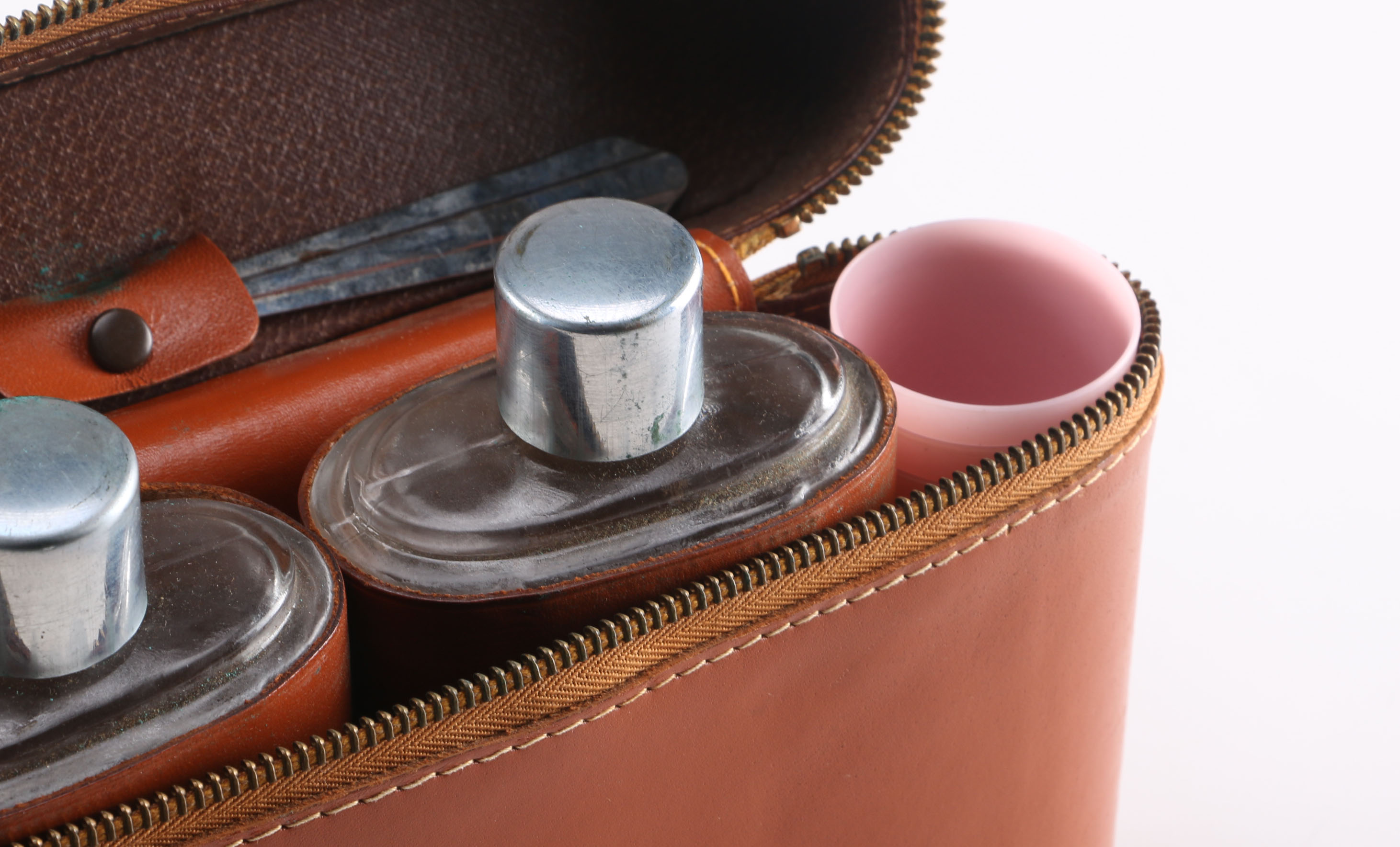 Leather Liquor Traveling Case with Shot Glasses