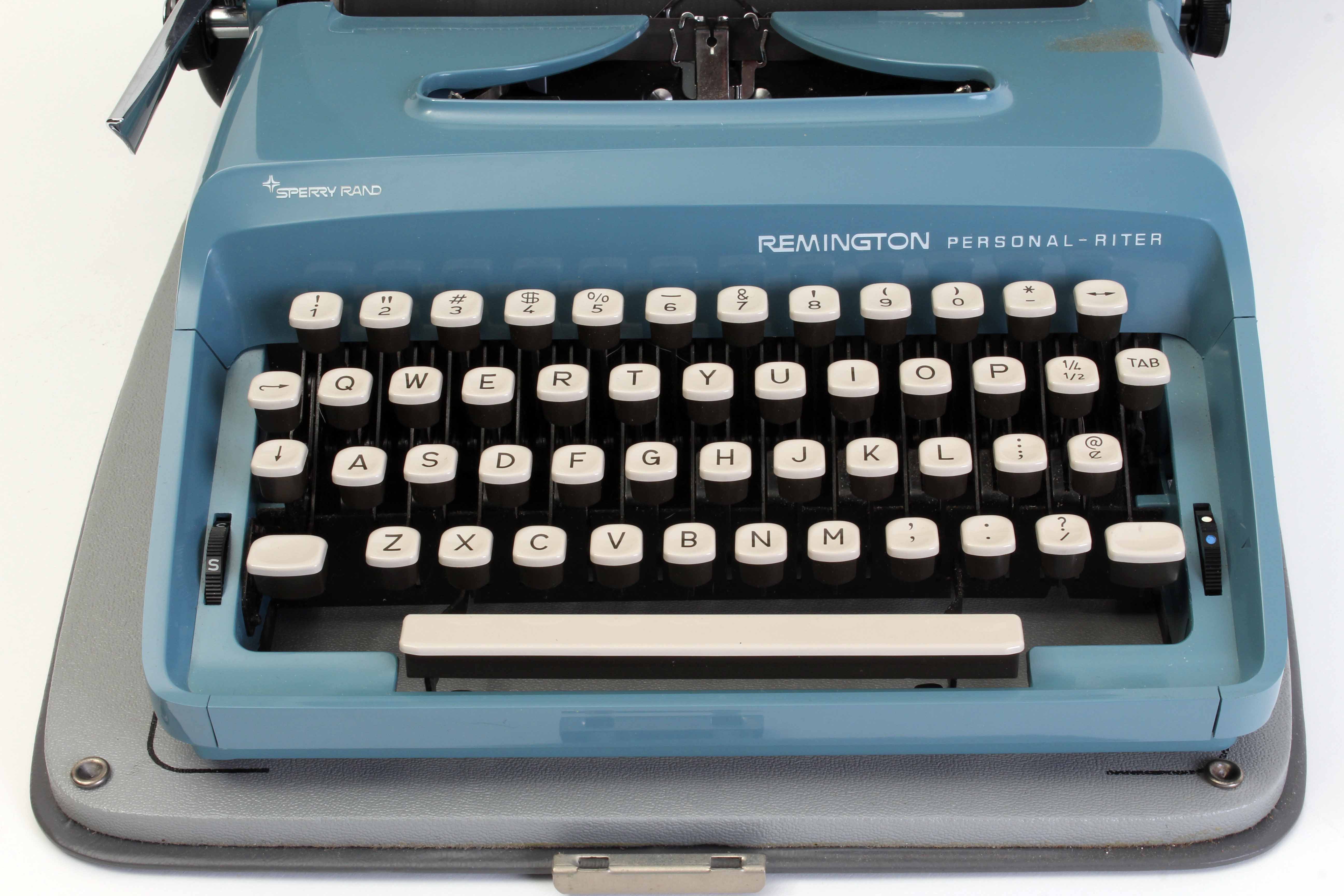 Retro 1970s Remington "Personal-Riter" Typewriter