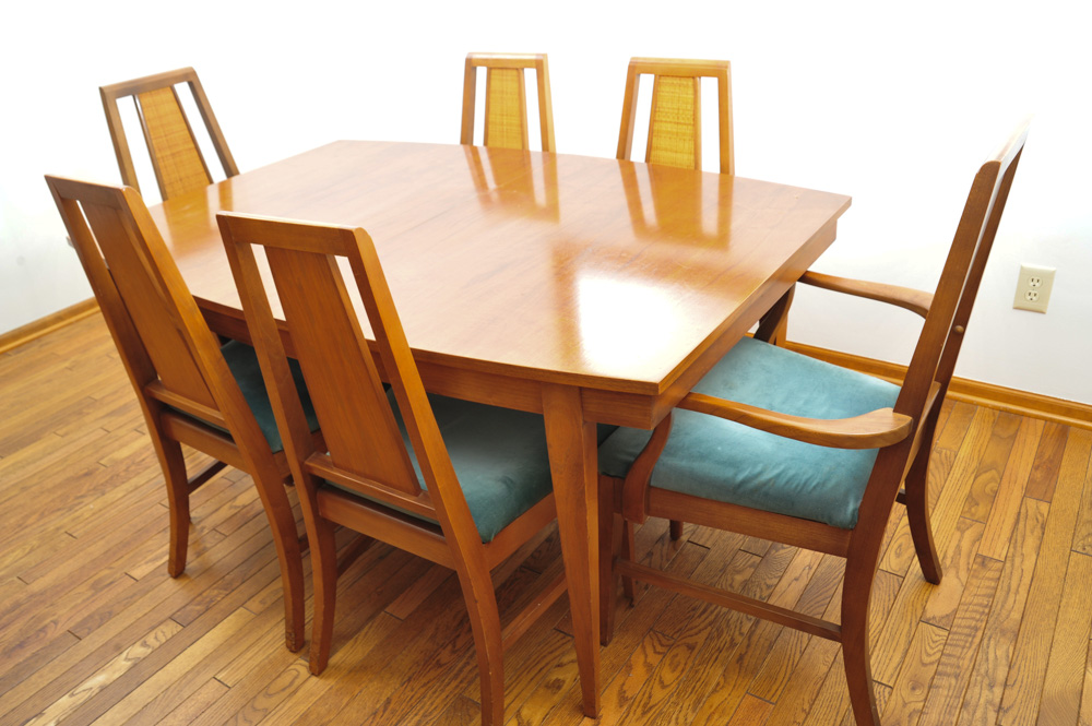 Mid Century Modern Dining Table and Chair Set