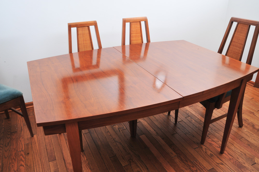 Mid Century Modern Dining Table and Chair Set