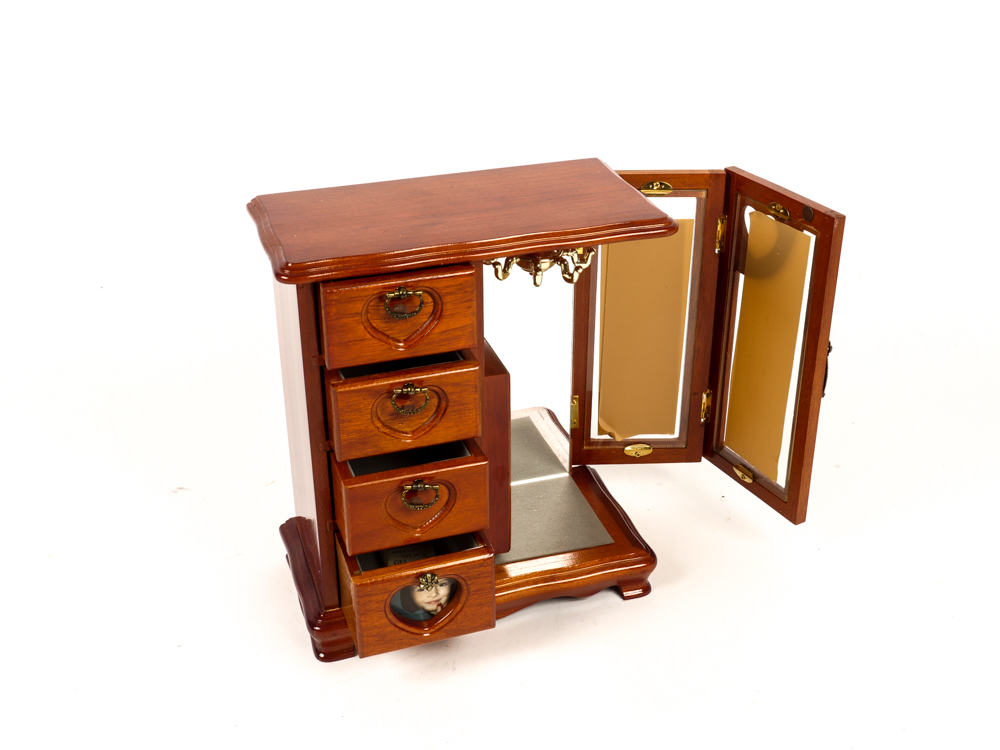 Classic Treasures Jewelry Chest