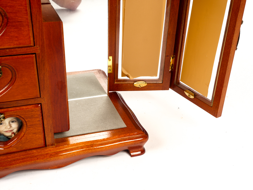 Classic Treasures Jewelry Chest