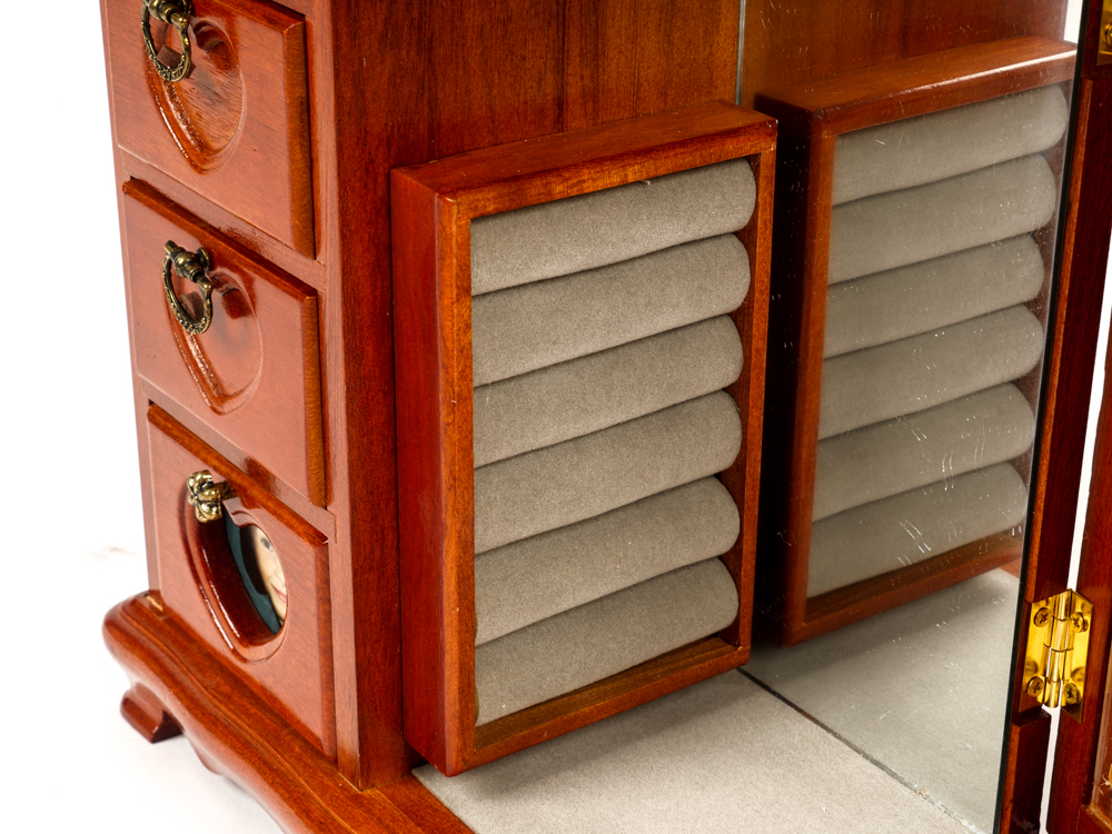 Classic Treasures Jewelry Chest