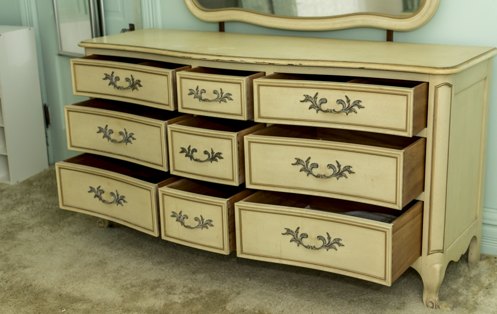 Vintage French Provincial Style Bedroom Set