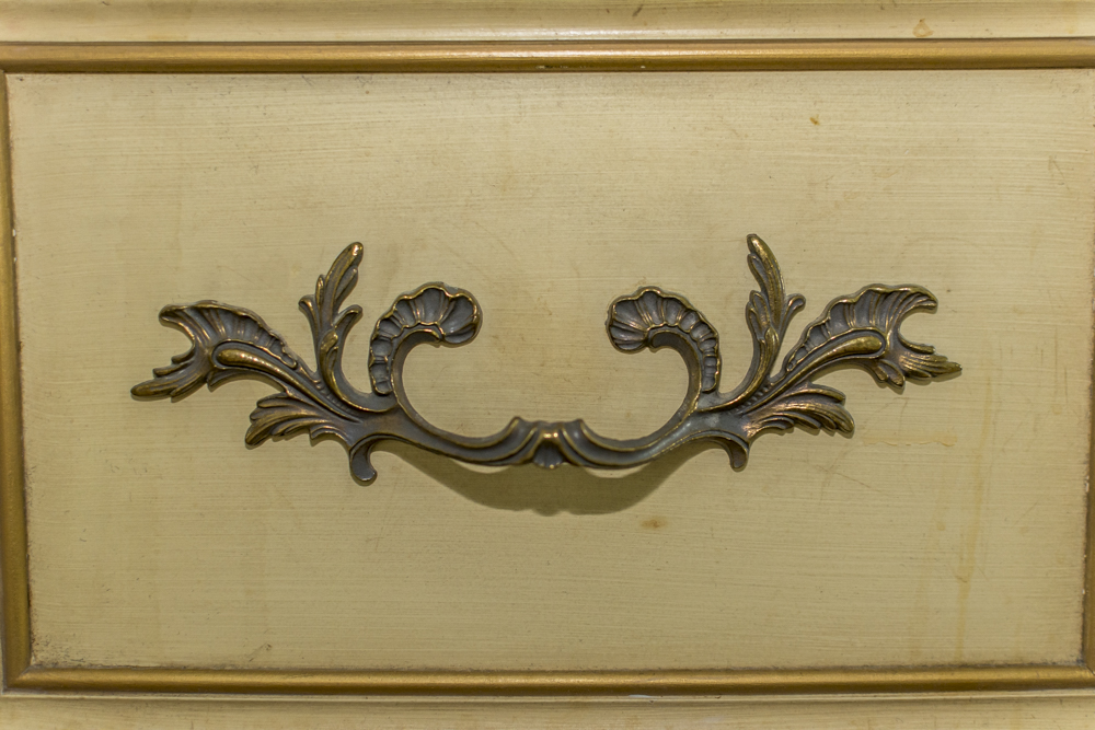 Vintage French Provincial Style Bedroom Set