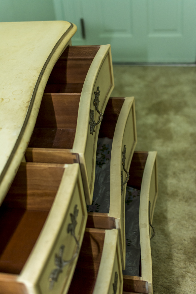 Vintage French Provincial Style Bedroom Set