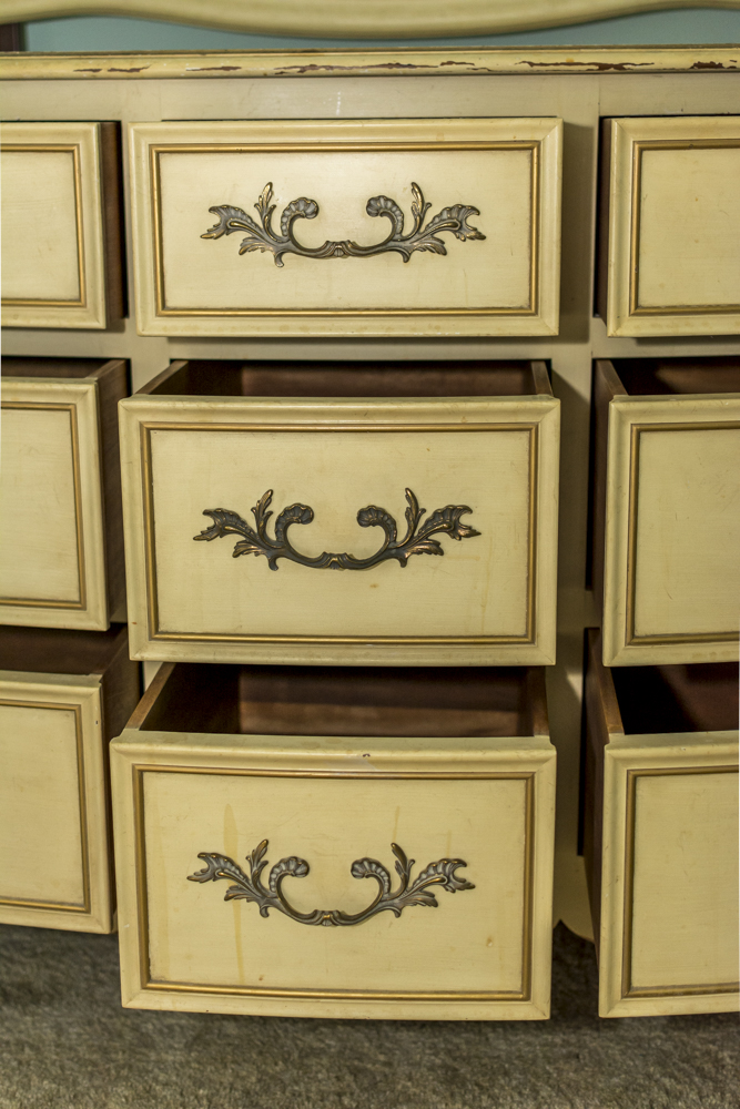 Vintage French Provincial Style Bedroom Set