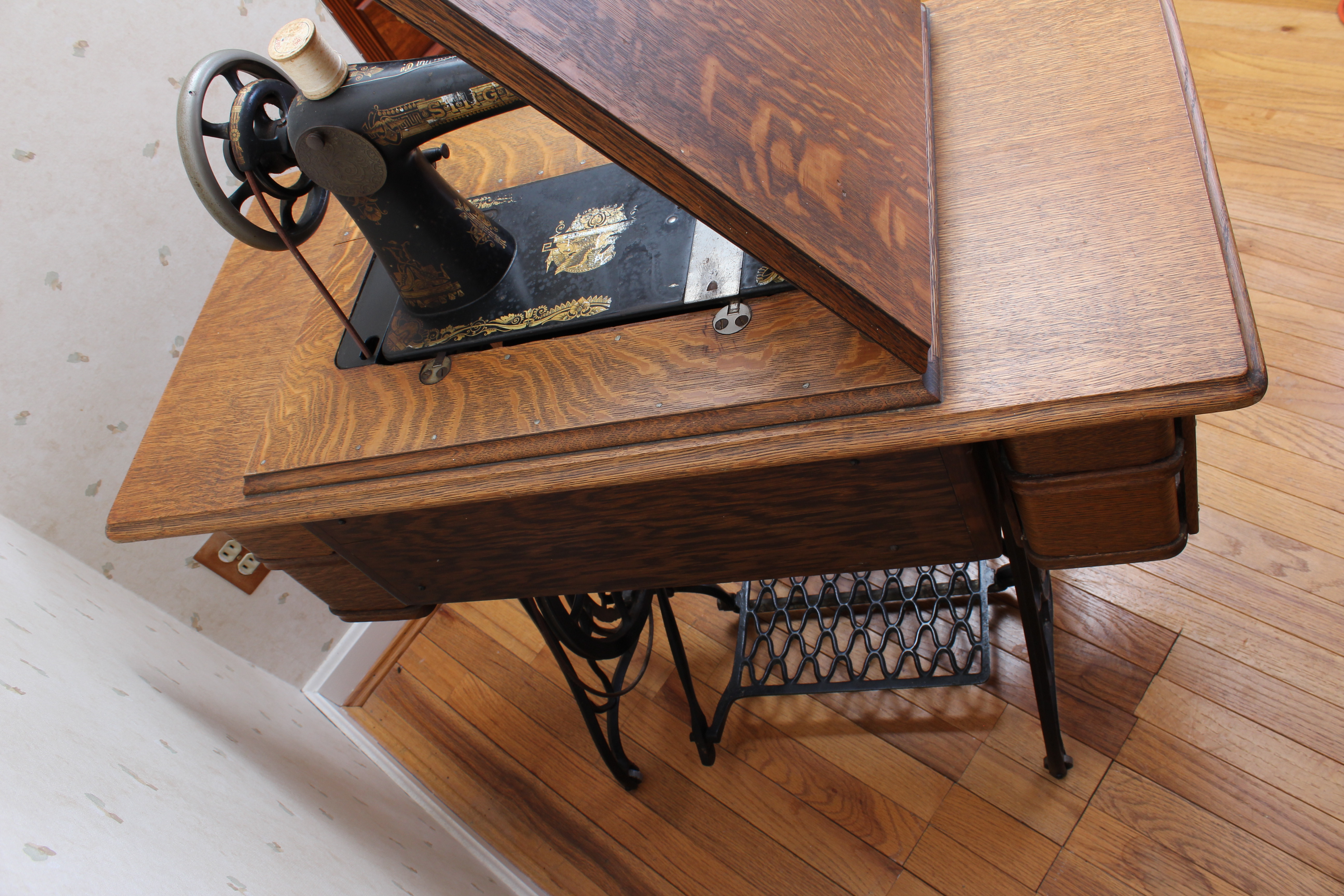 1891 Singer Treadle Sewing Machine Sphinx Design