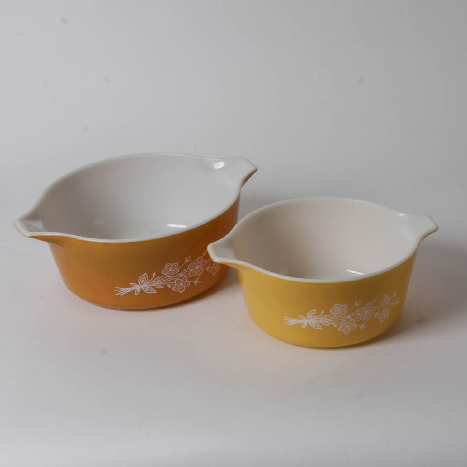 Vintage Pyrex With "Butterfly Gold" Floral Bouquet Pattern