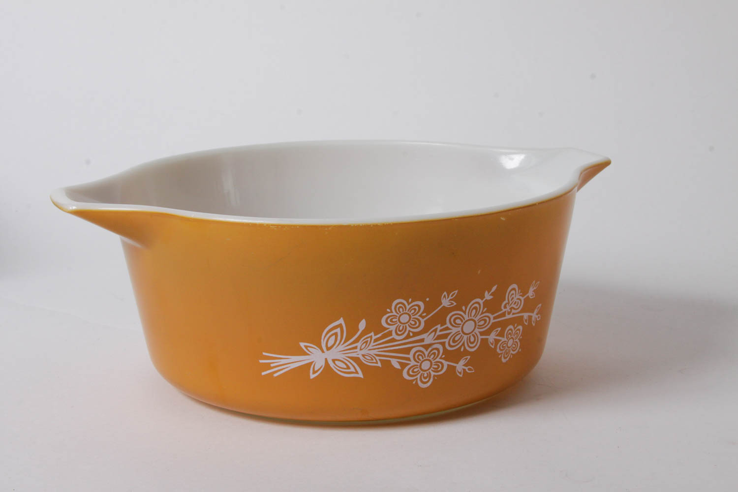 Vintage Pyrex With "Butterfly Gold" Floral Bouquet Pattern