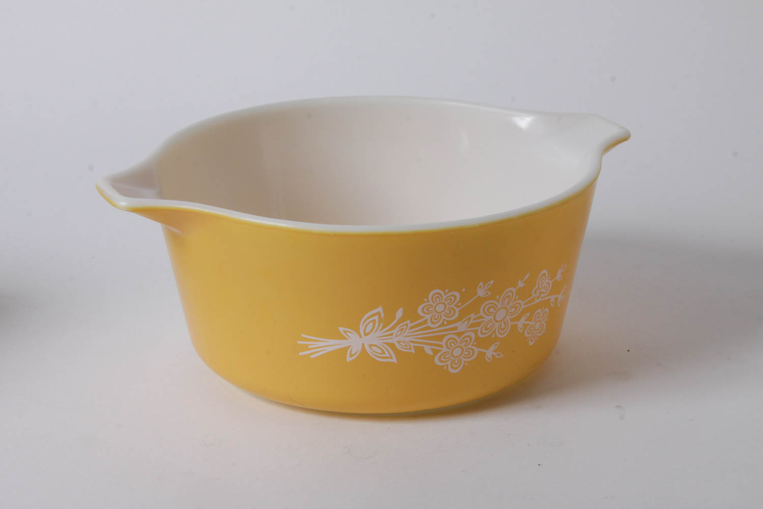 Vintage Pyrex With "Butterfly Gold" Floral Bouquet Pattern