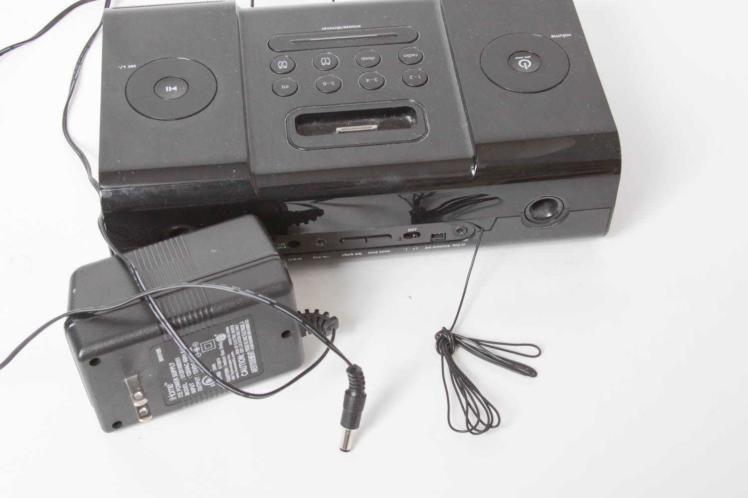 iHome Radio and Charging Station