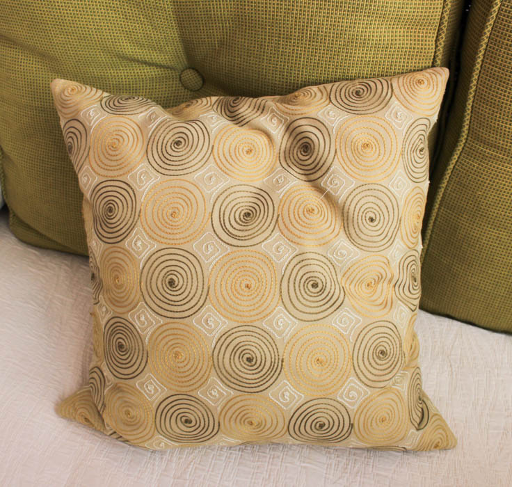 Rattan and Bamboo Day Bed With Decorative Throw Pillows