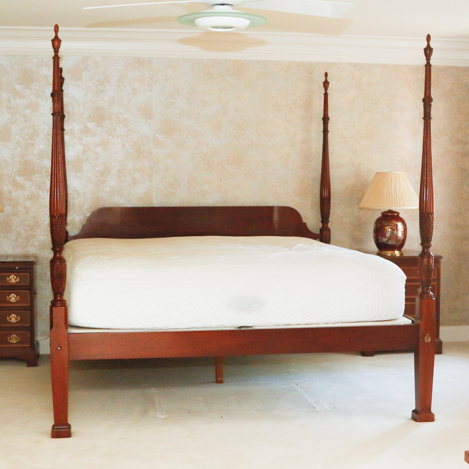 Hickory American Masterpiece Collection Mahogany Poster Bed