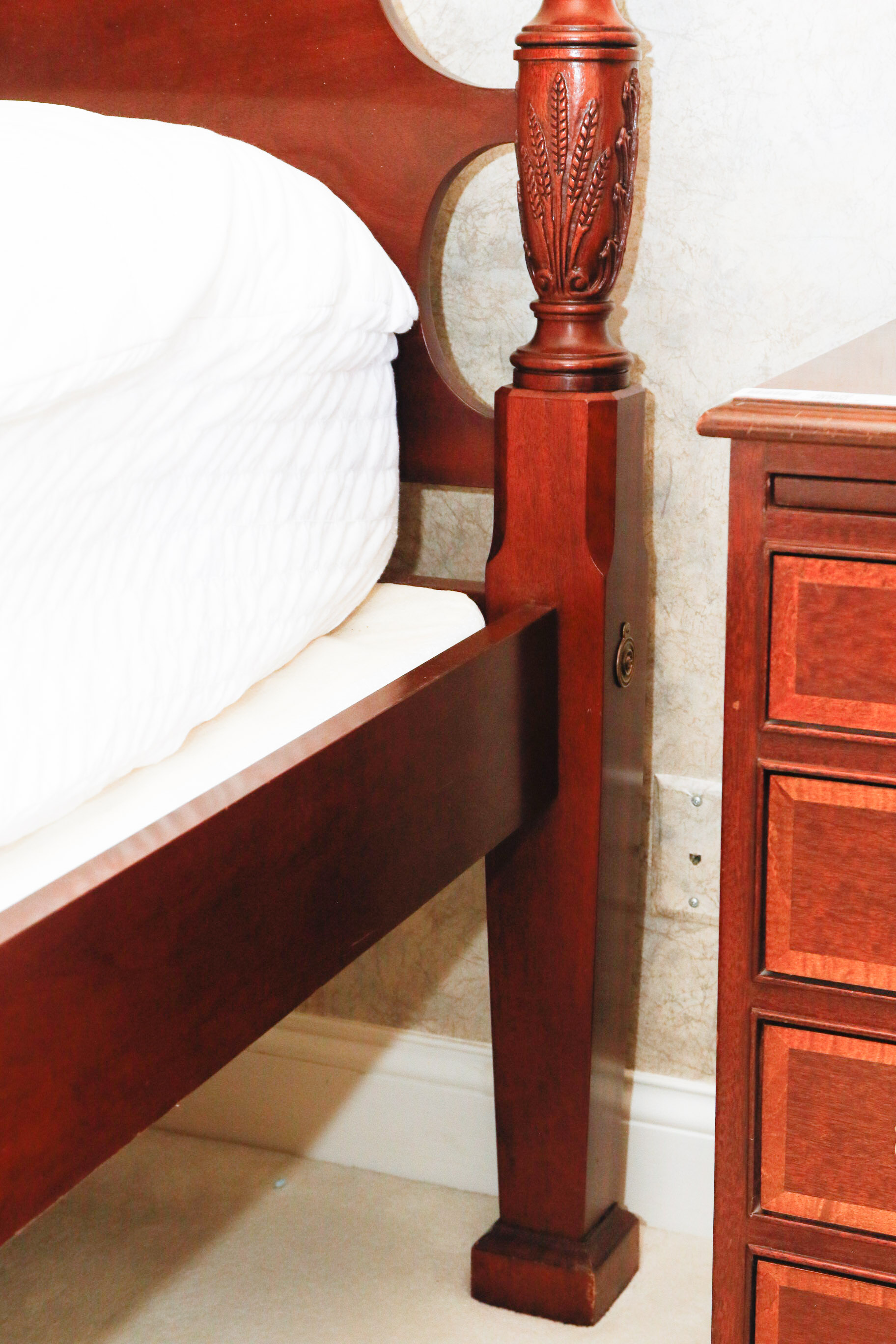 Hickory American Masterpiece Collection Mahogany Poster Bed