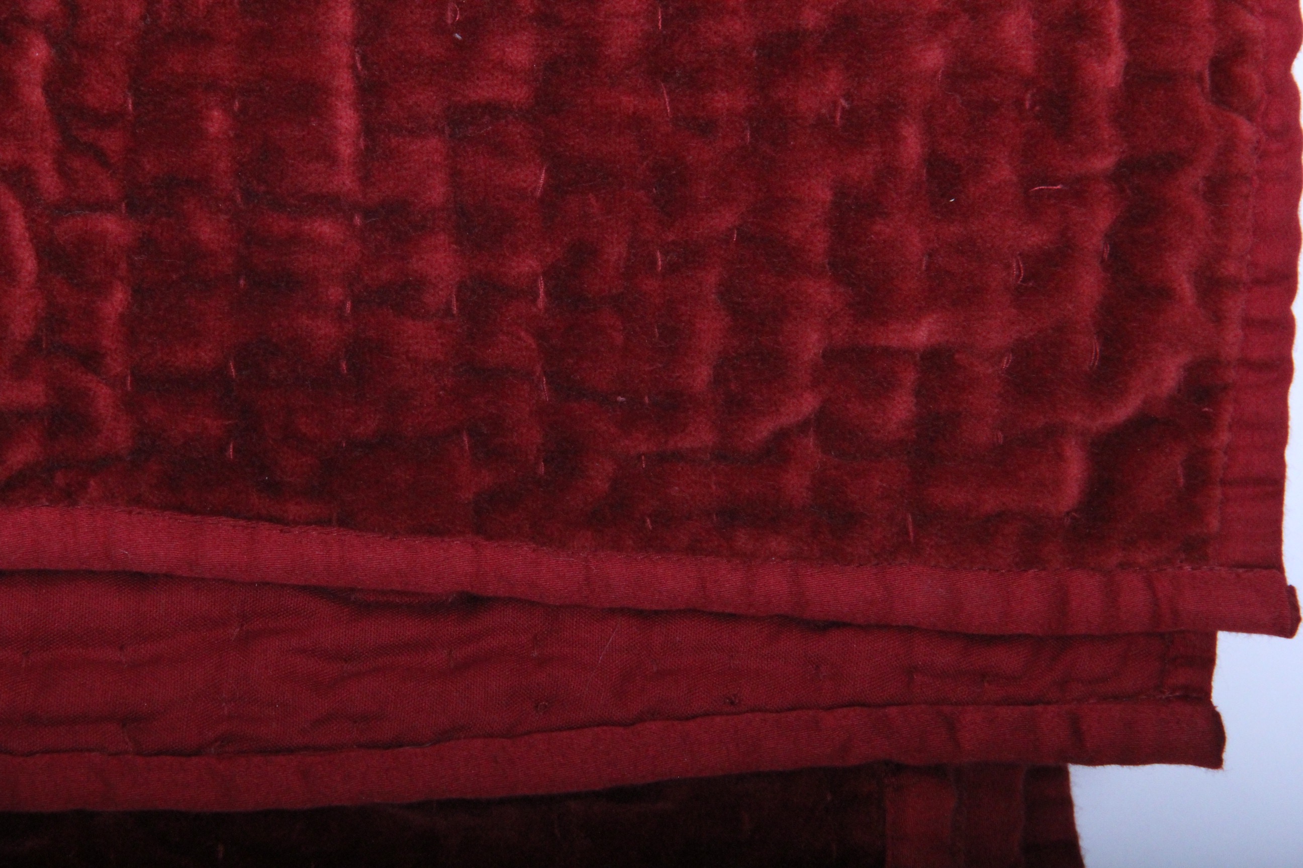 Crimson Night CP0111081CL Quilt main image 0