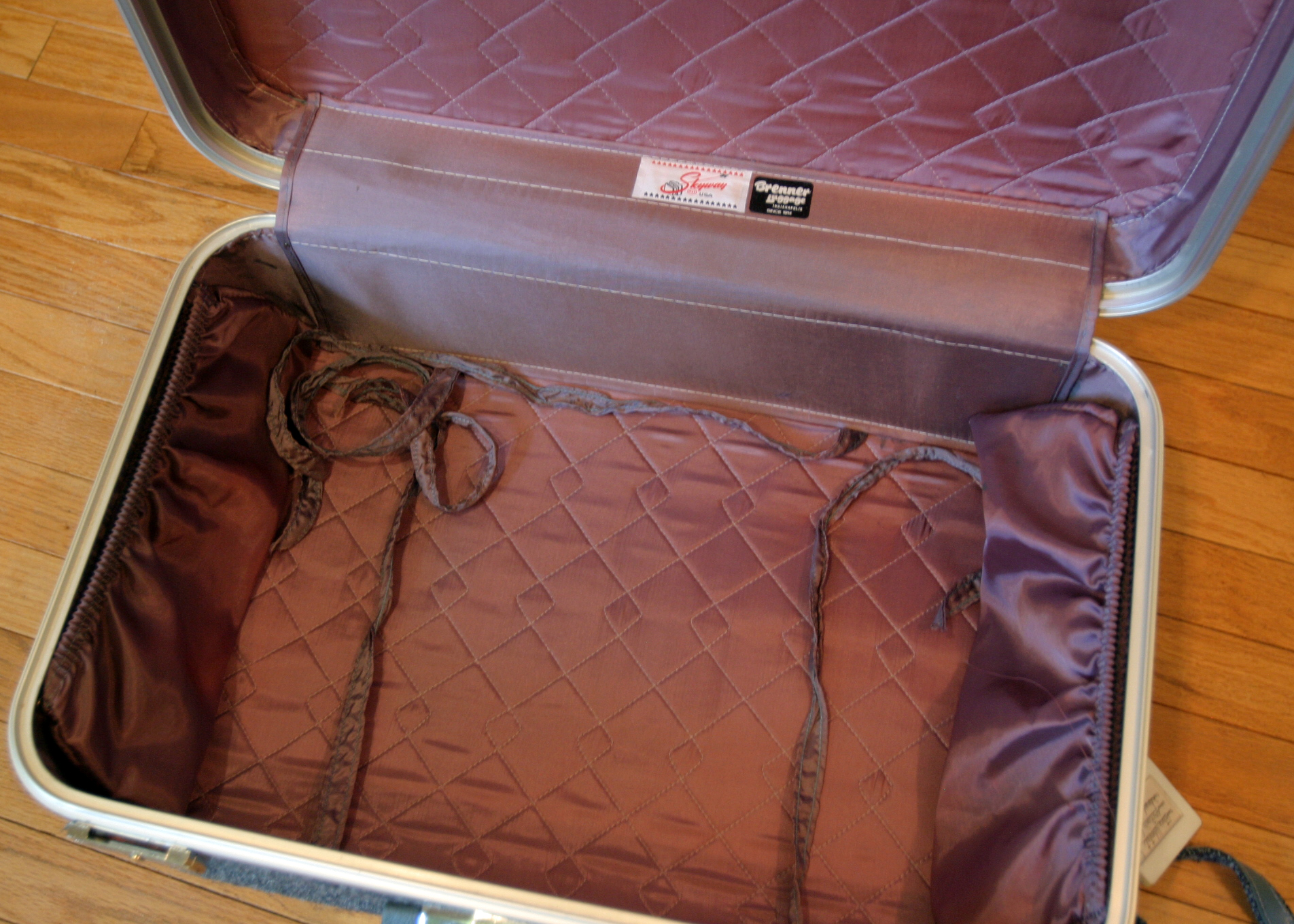 Vintage Skyway Luggage Set